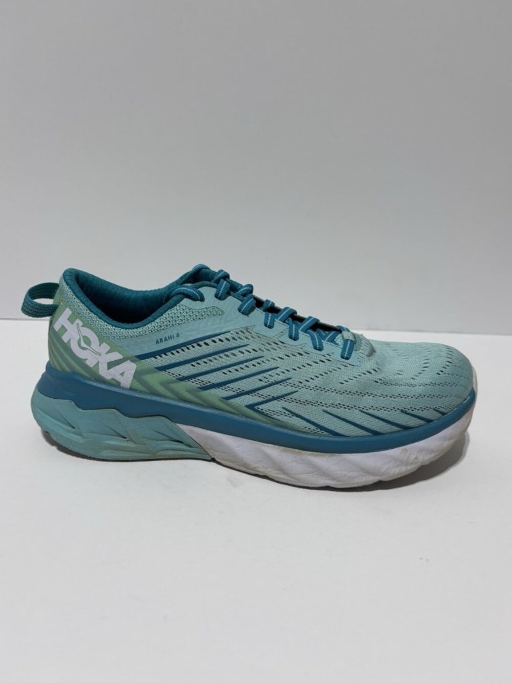 Hole One One Women’s Arahi 4 Blue Running Shoes, Size 9 M